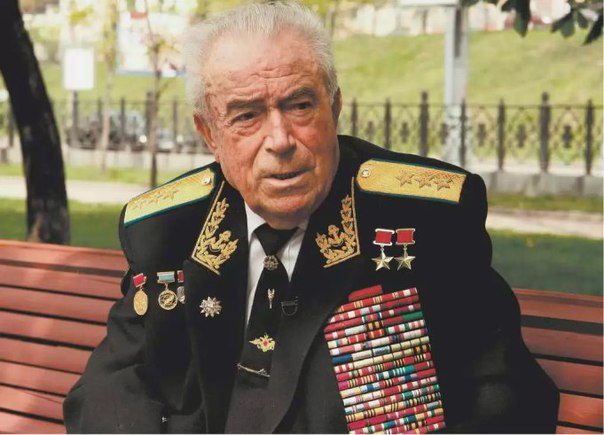 Тот самый "Маэстро" - дважды Герой Советского Союза генерал-полковник В.И. Попков. 574.jpeg