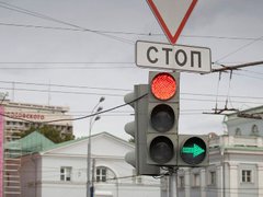 В Москве водителям разрешат поворачивать на красный В Москве водителям разрешат поворачивать на красный