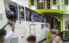 В Таиланде разбился автобус с российскими туристами В Таиланде разбился автобус с российскими туристами
