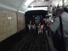 Пострадавшим от пожара в метро выплатят по 100 тысяч рублей Пострадавшим от пожара в метро выплатят по 100 тысяч рублей