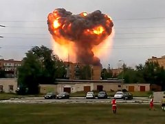В Самарской области второй день горит склад боеприпасов: 6,5 тыс человек эвакуированы В Самарской области второй день горит склад боеприпасов: 6,5 тыс человек эвакуированы